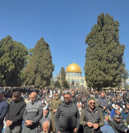 80 ألف مصلٍ يؤدون صلاة الجمعة الأولى من رمضان بالمسجد الأقصى