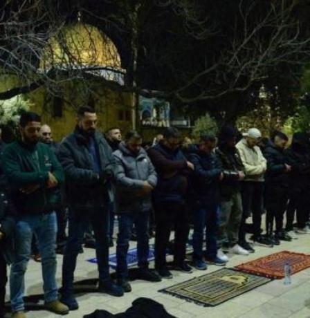 50 ألفا يؤدون صلاتي العشاء والتراويح في المسجد الأقصى