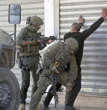 قوات الاحتلال تعتقل خمسة مواطنين غرب يطا