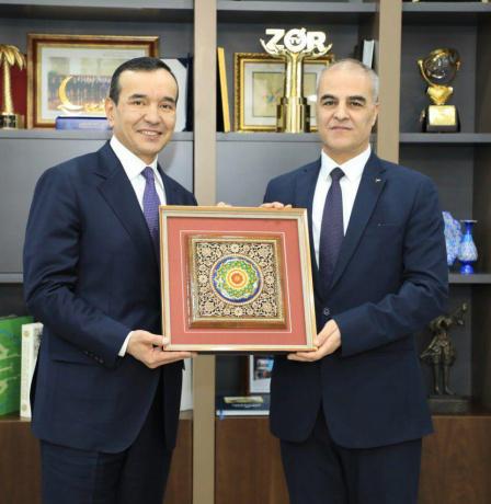 سفير دولة فلسطين ووزير الثقافة الأوزبكي يبحثان سبل تعزيز العلاقات الثقافية