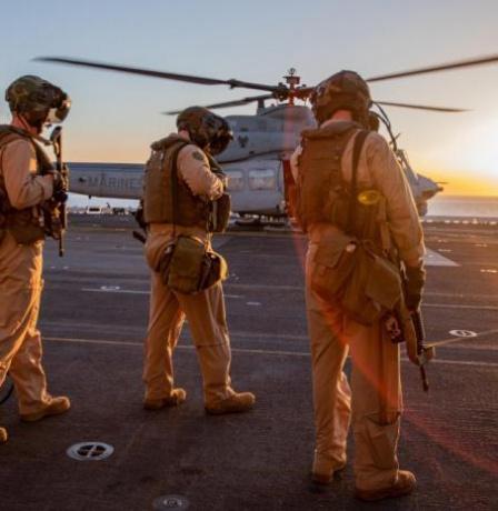 أكسيوس: إدارة ترامب تدرس خيارات عسكرية ضد إيران تشمل قصفًا واسعًا واحتمال تدخل بري