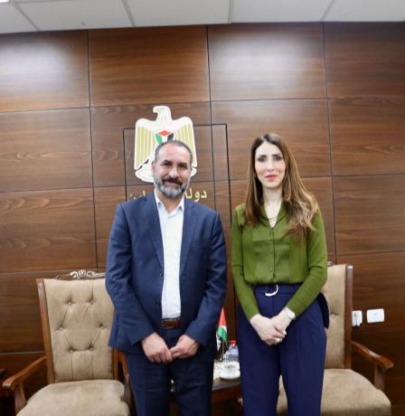 وزيرة العمل تبحث تعزيز تمكين النساء وذوي الإعاقة اقتصادياً مع مؤسسة شركاء في التنمية المستدامة