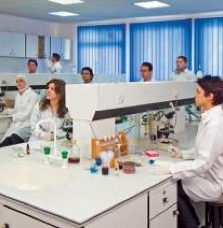 "صيدلة "عمان الأهلية تحجز مقعدها ضمن أفضل 10 مشاريع بمسابقة "انطلق" على مستوى الأردن