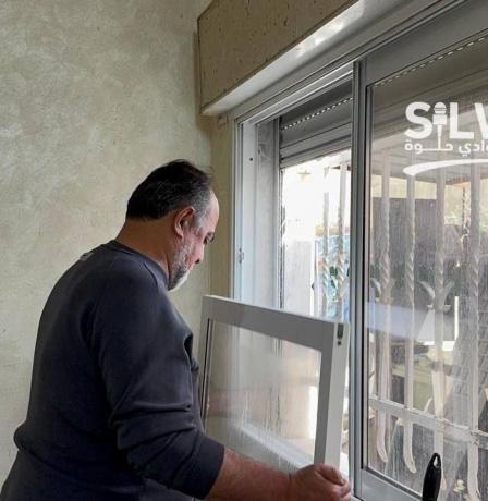 مقدسي يشرع بإخلاء منزله في سلوان تمهيداً لهدمه 