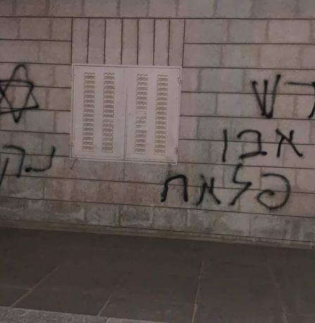 بالفيديو والصور| مستوطنون يحرقون منزلا ومركبة في بلدة ترمسعيا