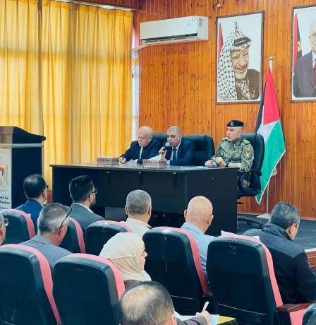 قلقيلية : المحافظ ووزير الأقتصاد الوطني يعقدان لقاء مفتوحا مع القطاعات الرسمية والاقتصادية والتجارية ويناقشان موضوع الرقابة على الاسعار وضبط السوق