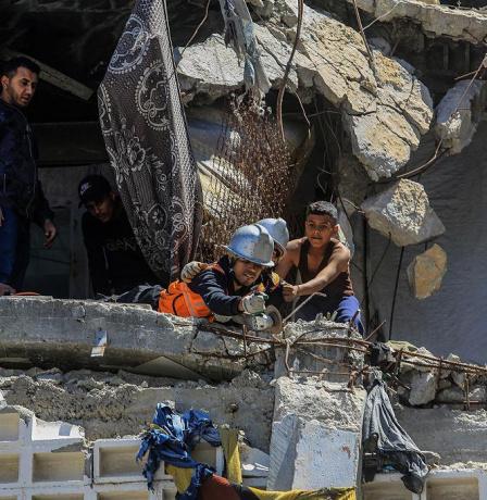 13 شهيدا في غزة أمس: استشهاد طفلة متأثرة بإصابتها في دير البلح