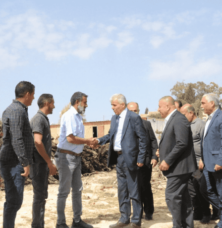 "التربية" تنظم زيارة ووقفة دعم وإسناد لطلبة مدرسة أم الخير في مسافر يطا