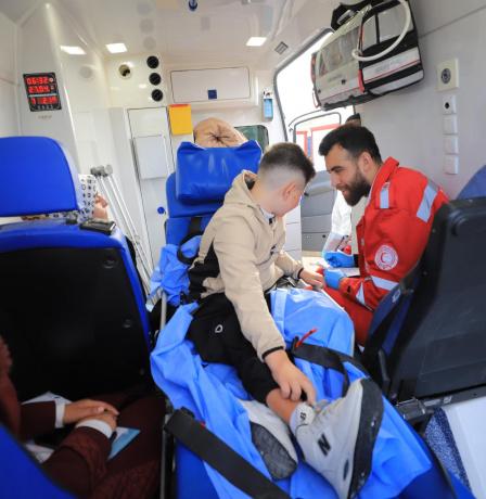 إجلاء 47 مسافرا بينهم مرضى عبر معبر رفح البري