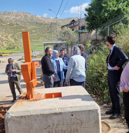 غنام تطلع نائب مستشار الأمن القومي البريطاني على معاناة المواطنين