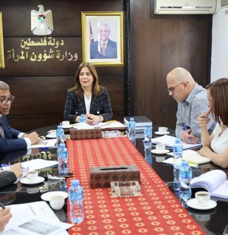 الخليلي تعقد لقاءً تشاورياً مع أبو حرب لبحث سبل التعاون في تطوير مؤشرات النوع الاجتماعي وتعزيز البيانات الوطنية
