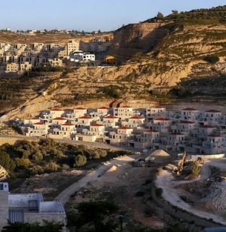 الاحتلال يصادق على ميزانية لشق طرق إلى مستوطنات جديدة بالضفة