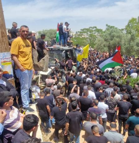 غنام في تشييع الشهيد قطوسة: العامل الفلسطيني يدفع حياته ثمناً للقمة العيش