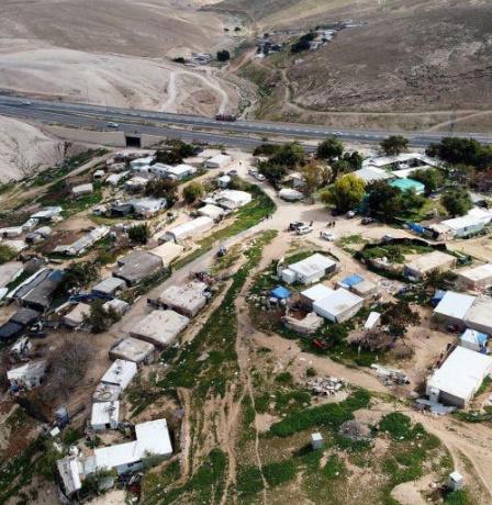 محافظة القدس: مصادقة سموتريتش على تهجير الخان الأحمر تصعيد خطير