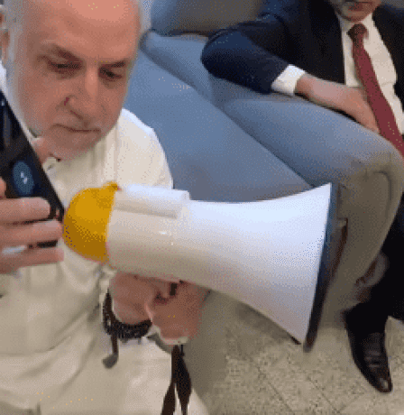 فيديو | الرئيس عباس يهاتف الهباش للإطمئنان على حجاج فلسطين