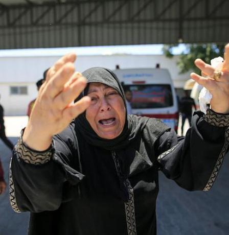 غزة: شهيدتان إحداهما طفلة وإصابات باستهداف خيمة في خانيونس