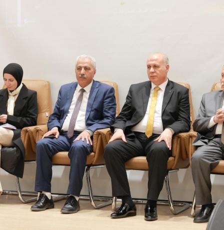الخليل: إشهار كتاب "حكايا لم تروَ لأحد"