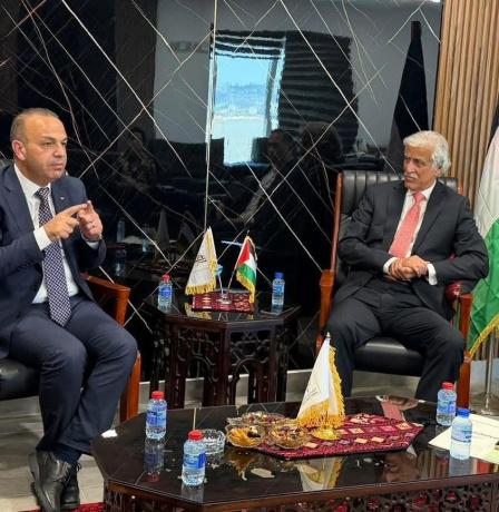 رئيس بلدية الخليل يبحث تعزيز التعاون المشترك مع رئيس المكتبة الوطنية الفلسطينية