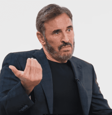 كاظم الساهر يخلع عباءة النجومية ويكشف عن وجه "المعاناة" والفقد الذي لا يُرمم