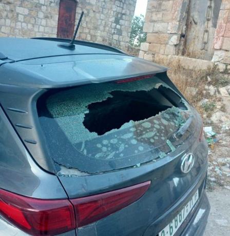 مستوطنون يحطمون المركبات في كفل حارس شمال غرب سلفيت