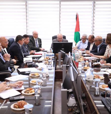 حجاوي يدعو الدول المانحة لزيادة الدعم المالي لقطاع الحكم المحلي