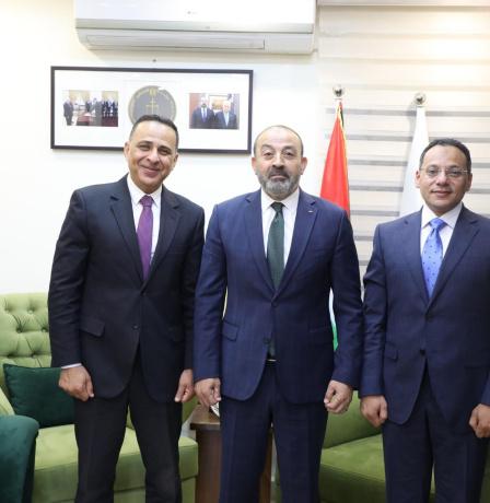 النائب العام يستقبل القنصل العام المصري الجديد ويؤكد أهمية تعزيز التعاون المشترك