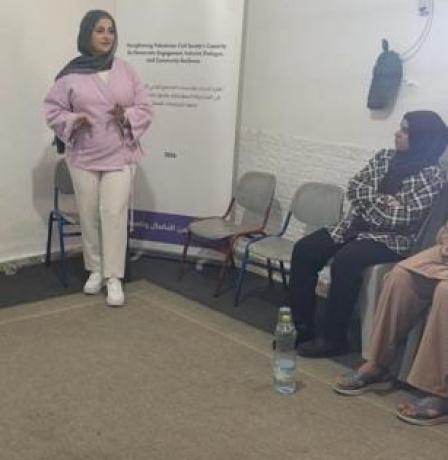 جمعية المرأة العاملة تنظم ورشة "حول مهارات التواصل المجتمعي وبناء العلاقات" في بلدة بيت فجار
