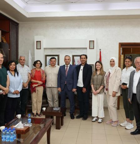 رئيس بلدية الخليل يدعو المانحين إلى تعزيز دعم المشاريع التنموية