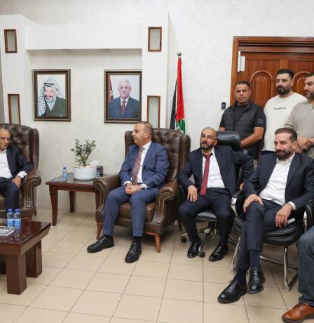خلال استقباله في دار البلدية.. الجعبري يضع اللواء ماجد فرج في صورة أوضاع الخليل