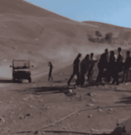 إصابة شابين في هجوم للمستوطنين قرب الخان الأحمر شرق القدس