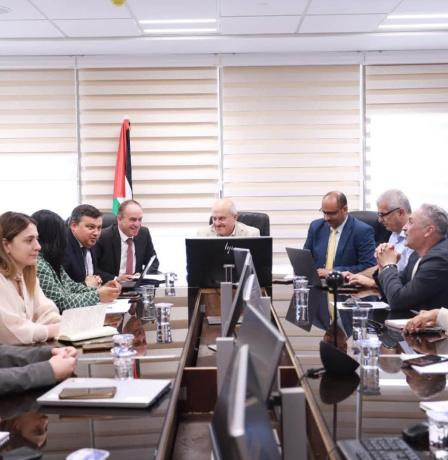 حجاوي يبحث مع بعثة الدول المانحة مستجدات برنامج تطوير البلديات في مرحلته الرابعة