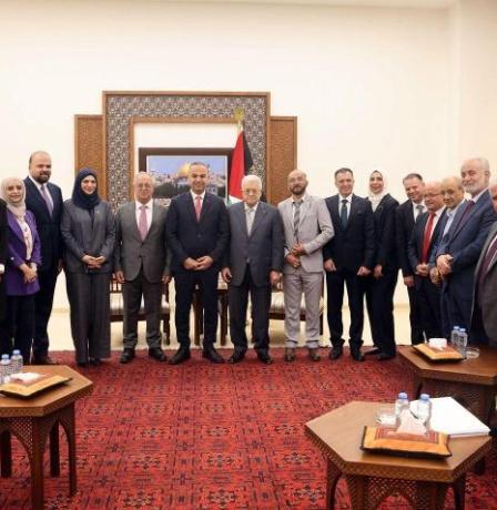 الرئيس عباس يستقبل رئيس وأعضاء بلدية الخليل