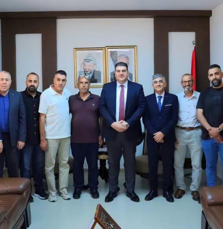 الأحمد يؤكد دعم مؤسسات مخيم الجلزون ويشدد على تعزيز الشراكة لخدمة المواطنين وتطوير قطاع النقل