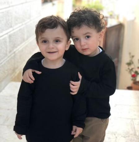 إنجاز طبي فلسطيني.. الدكتور محمود رزيقات يحدد طفرة وراثية مسببة لمرض نادر لدى عائلة فقدت 13 طفلًا