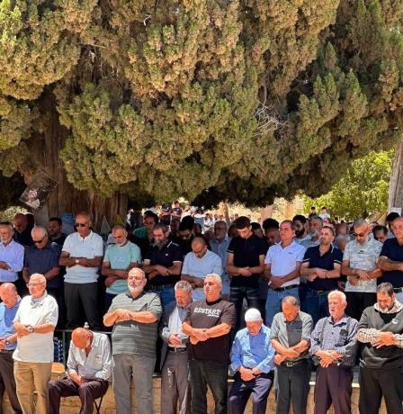 70 ألفا يؤدون صلاة الجمعة في المسجد الأقصى