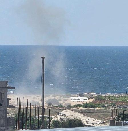 فيديو وصور: شهداء وجرحى في غارات على شارع الرشيد وسط قطاع غزة