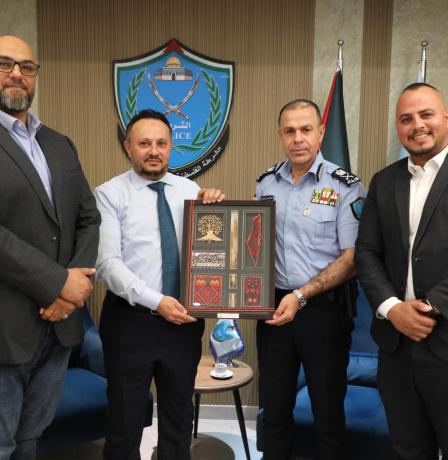 كهرباء القدس تبحث تعزيز التعاون المشترك مع جهاز الشرطة الفلسطينية لضمان استمرارية الخدمة للمواطنين