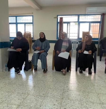 جمعية المرأة العاملة تعزز مفاهيم المواطنة والمشاركة السياسية لدى عضوات مجلس الظل في المعصرة