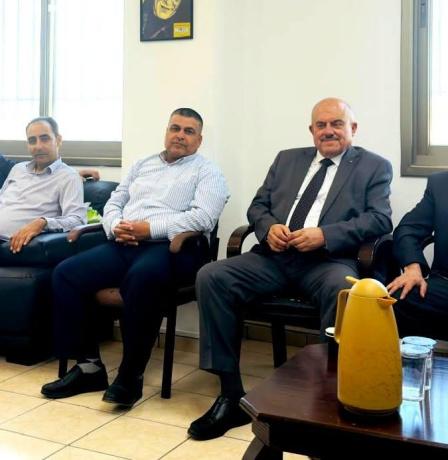 كهرباء طوباس تبحث مع وزير الحكم المحلي ملف ديون المجالس المحلية