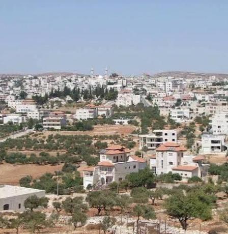 الاحتلال يخطر بالاستيلاء على أراض في دير دبوان وشق طريق شرق رام الله
