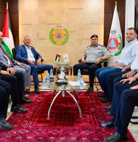 اتحاد الصناعات الغذائية والزراعية الفلسطينية يبحث مع الدفاع المدني سبل تعزيز سلامة المنشآت الصناعية الغذائية وحماية القطاع الإنتاجي