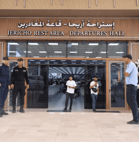 العليا الإسرائيلية تطالب سلطة المطارات بتمديد عمل معبر الكرامة