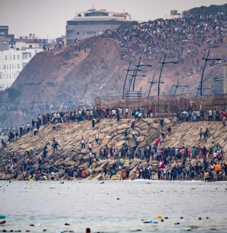 إسبانيا: ارتفاع حصيلة قتلى أزمة طالبي اللجوء في سبتة إلى 67.. "لن يحصلوا أبدًا على تسوية قانونية"