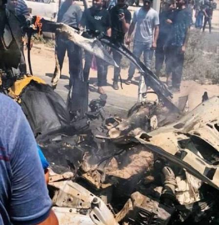 شهيدان بقصف مركبة في دير البلح وإصابات بينهم أطفال بخان يونس