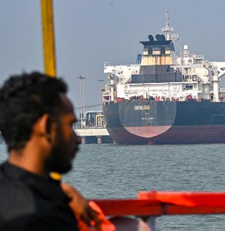 ترامب يتوقع فتح هرمز وطهران تنفي إجراء محادثات مع واشنطن