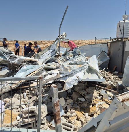 "التربية": هدم الاحتلال جزء من مدرسة شعب البطم في يطا جريمة جديدة بحق التعليم الفلسطيني