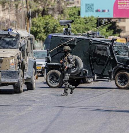 العدوان على قلنديا: 16 مصابا وهدم واعتقالات وتخريب للممتلكات