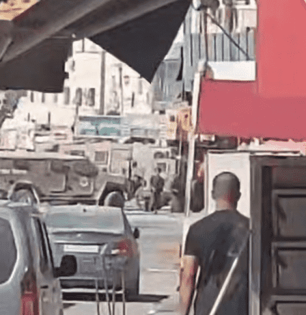 الاحتلال يغلق محيط دوار الزايد ويقتحم محال تجارية في جنين
