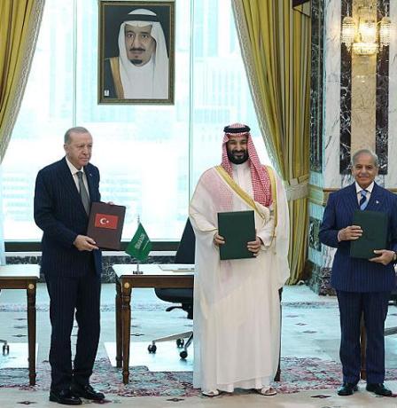 السعودية وتركيا وباكستان توقّع اتفاق دفاع مشترك