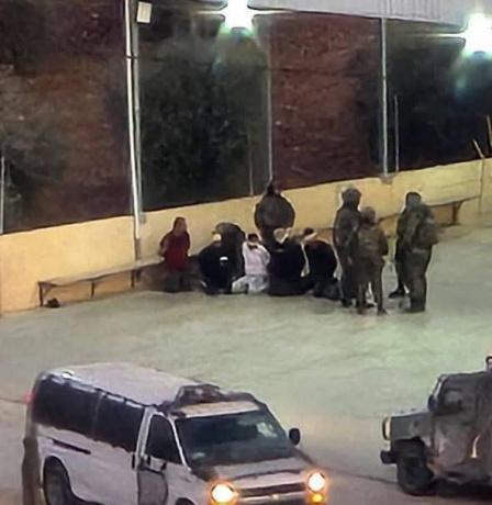 مستوطنون يهاجمون مسجدا في بلدة إذنا والاحتلال يعتقل 7 مواطنين